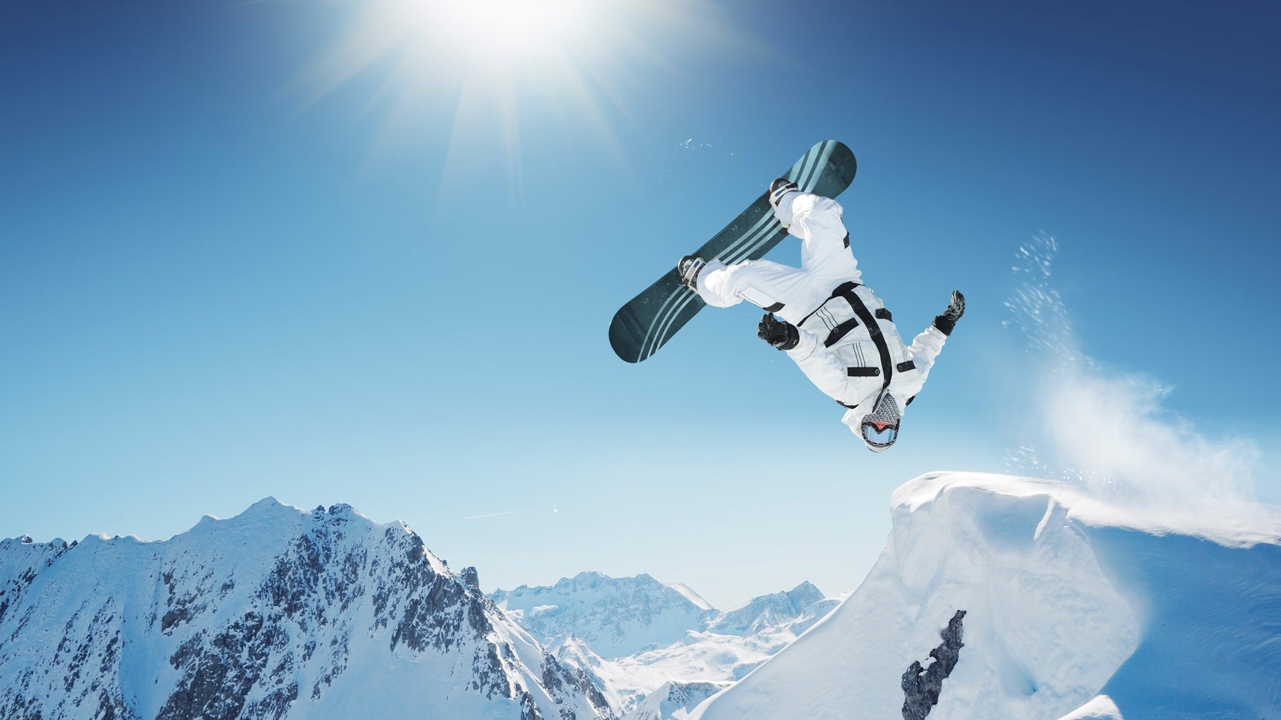 世界徒步联盟高峰论坛后 代表团集体完成象征性登山